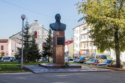 Помнік Сакалоўскаму