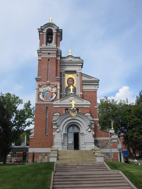 Мазаічная выява на фасадзе капліцы-пахавальні замкавага комплексу “Мір”