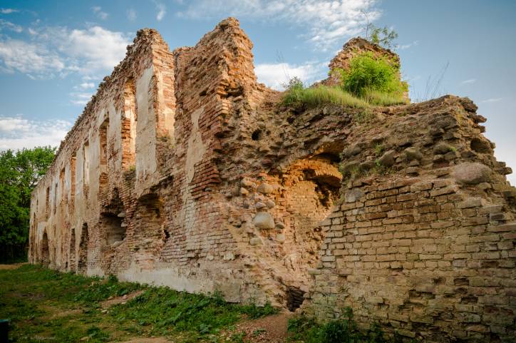 Руіны былога замка Сапегаў з фрагментамі абарончых збудаванняў