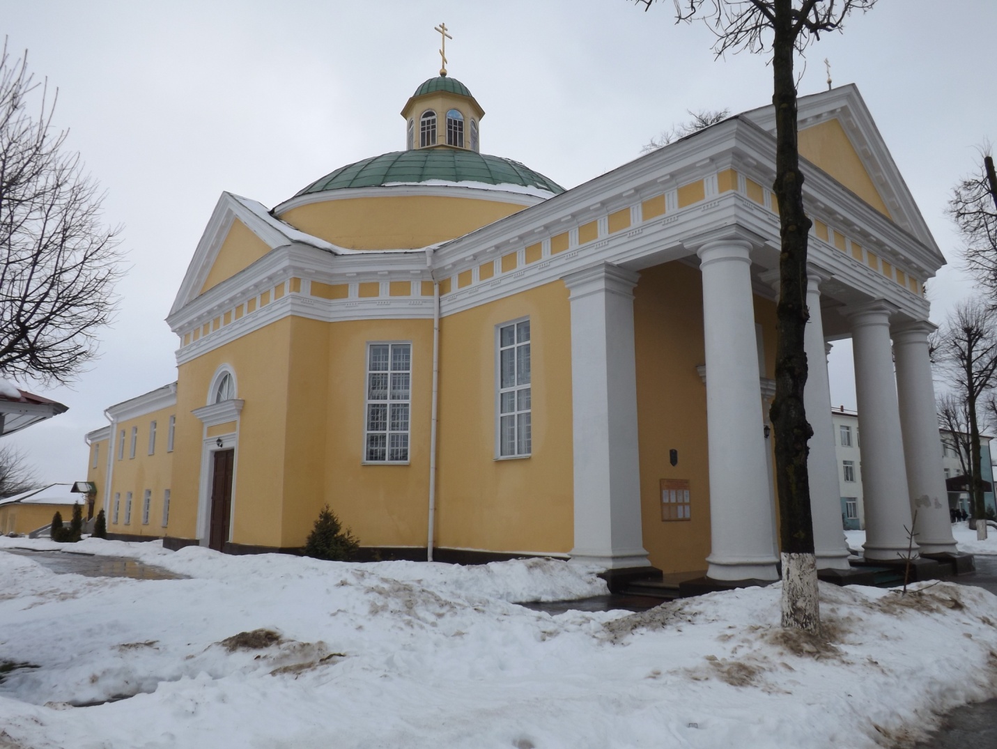 Ансамбль былога кляштара піяраў: Свята-Міхайлаўская царква